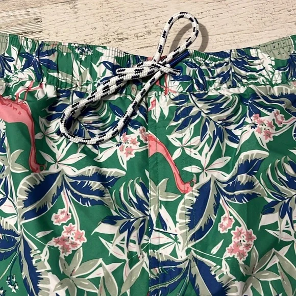 Izod Flamingo Swim Trunks Size Large NWT - Picture 3 of 11